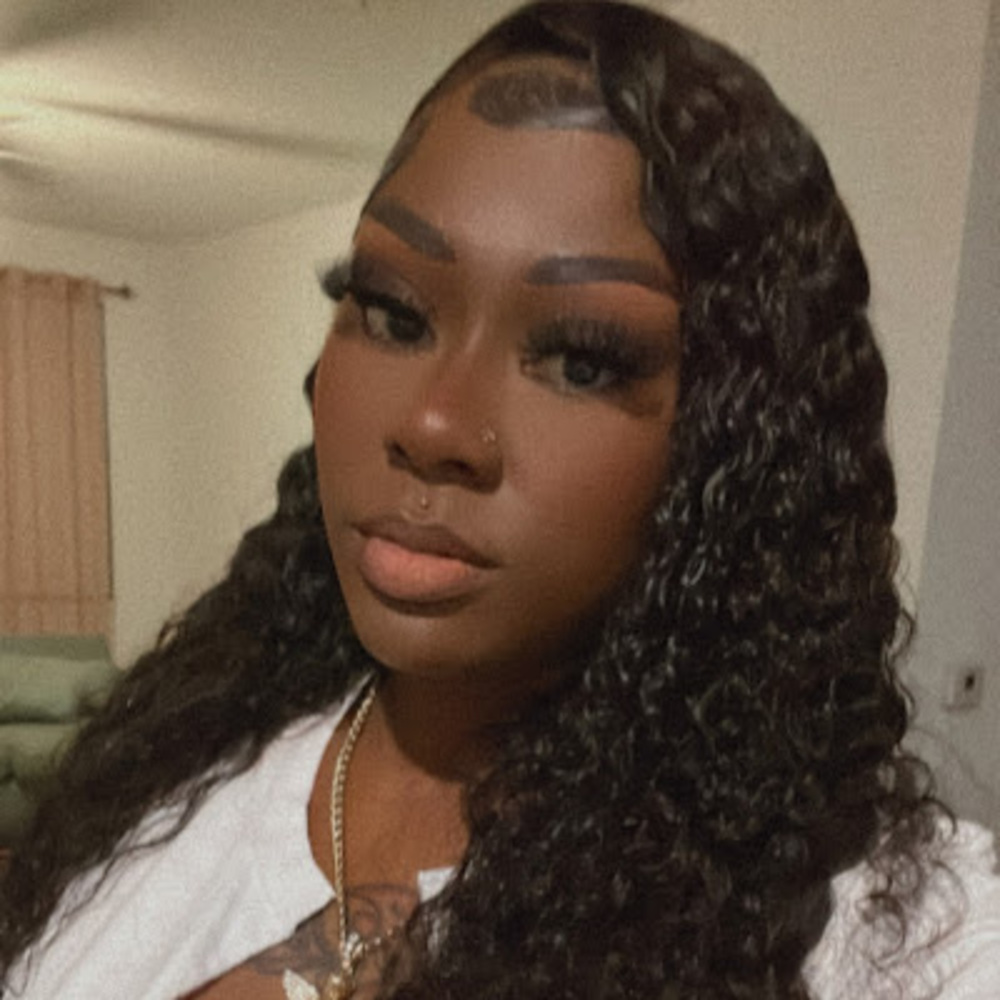 Meet your Posher, Dedee
